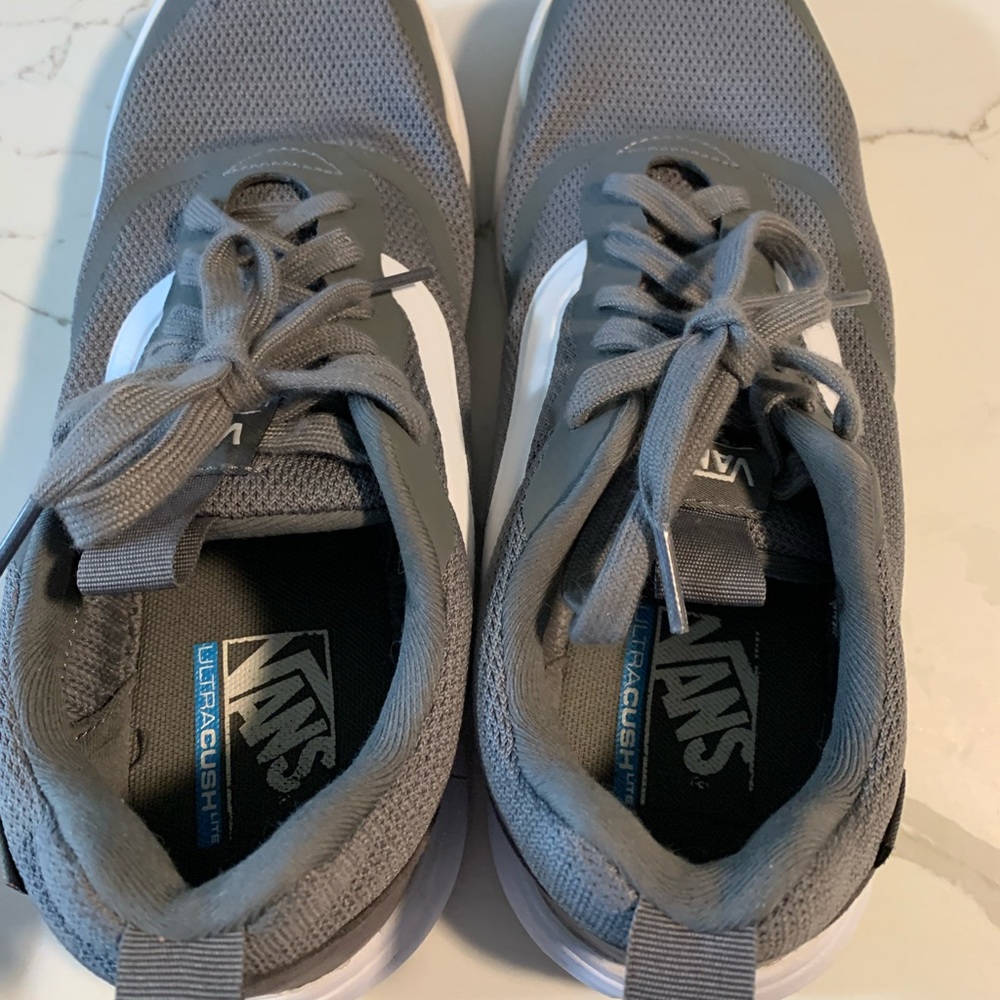Vans Ultrarange shoes. Gray and white.